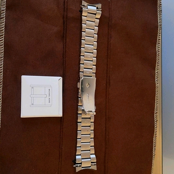 Micheal Kors Womens Access Bradshaw Watch main image 7